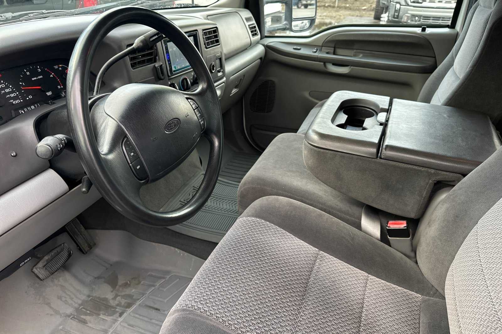 2002 Ford Super Duty F-350 DRW XL