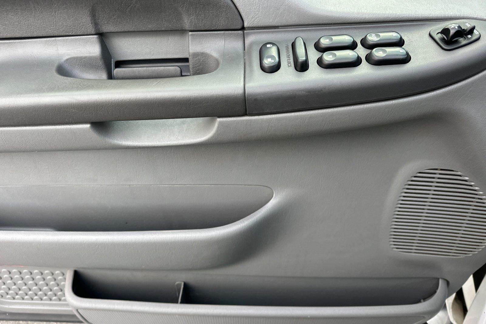 2002 Ford Super Duty F-350 DRW XL