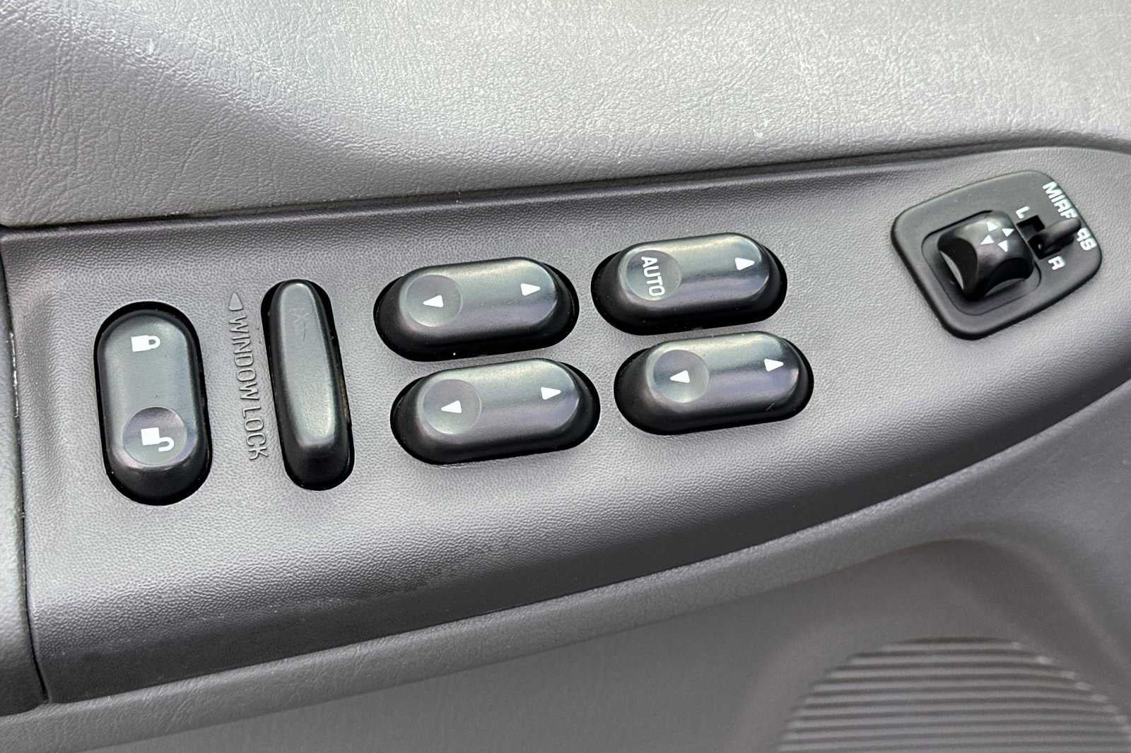 2002 Ford Super Duty F-350 DRW XL