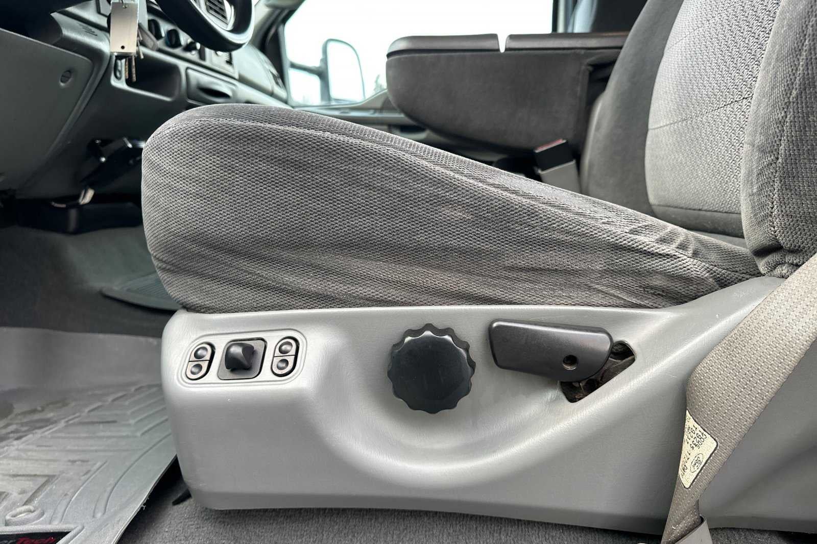 2002 Ford Super Duty F-350 DRW XL