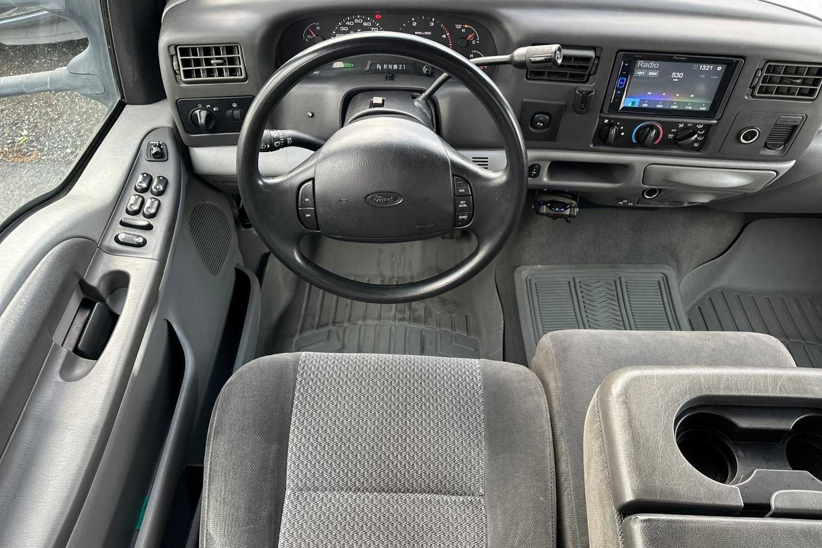 2002 Ford Super Duty F-350 DRW XL