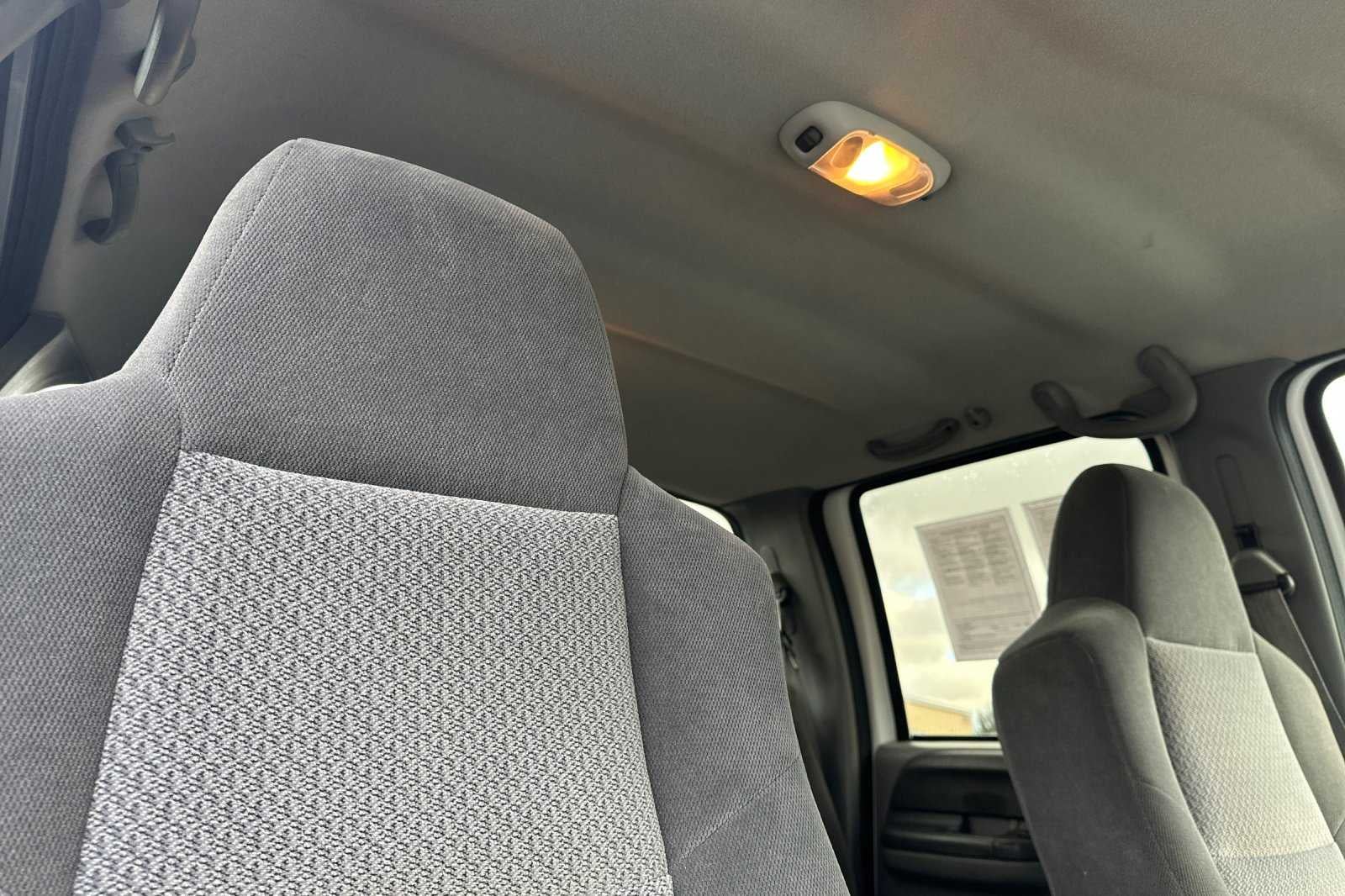 2002 Ford Super Duty F-350 DRW XL