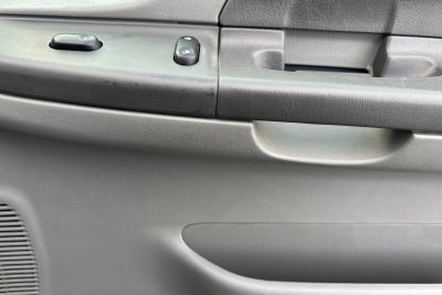 2002 Ford Super Duty F-350 DRW XL