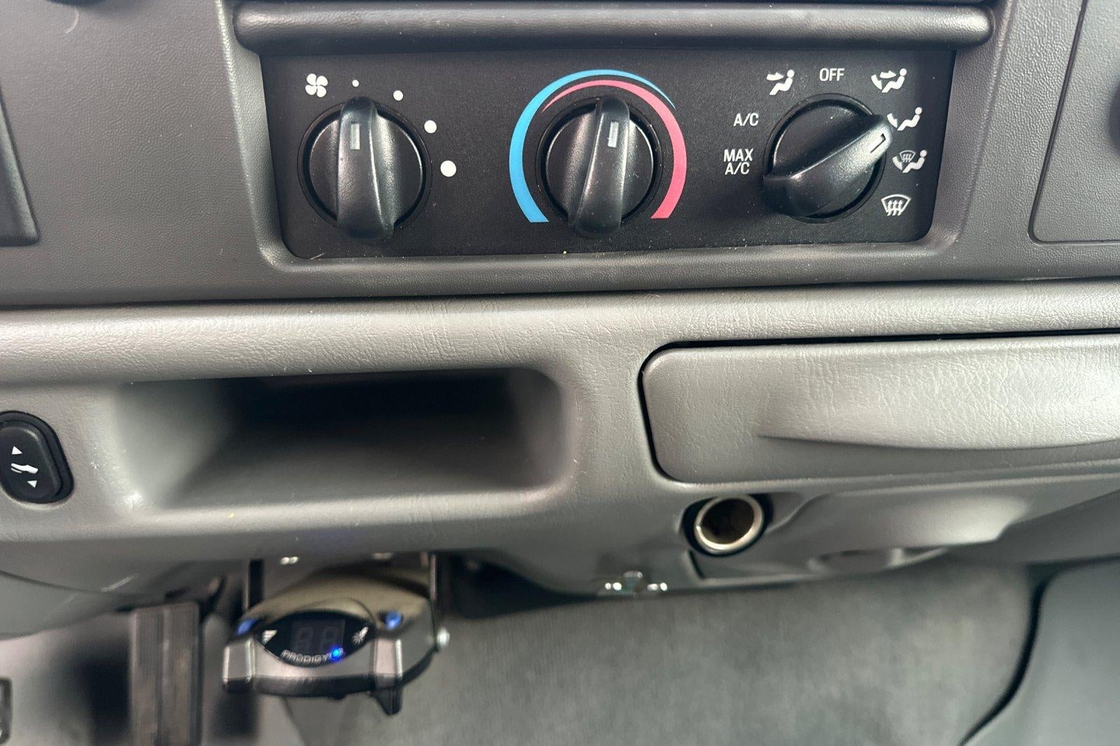 2002 Ford Super Duty F-350 DRW XL