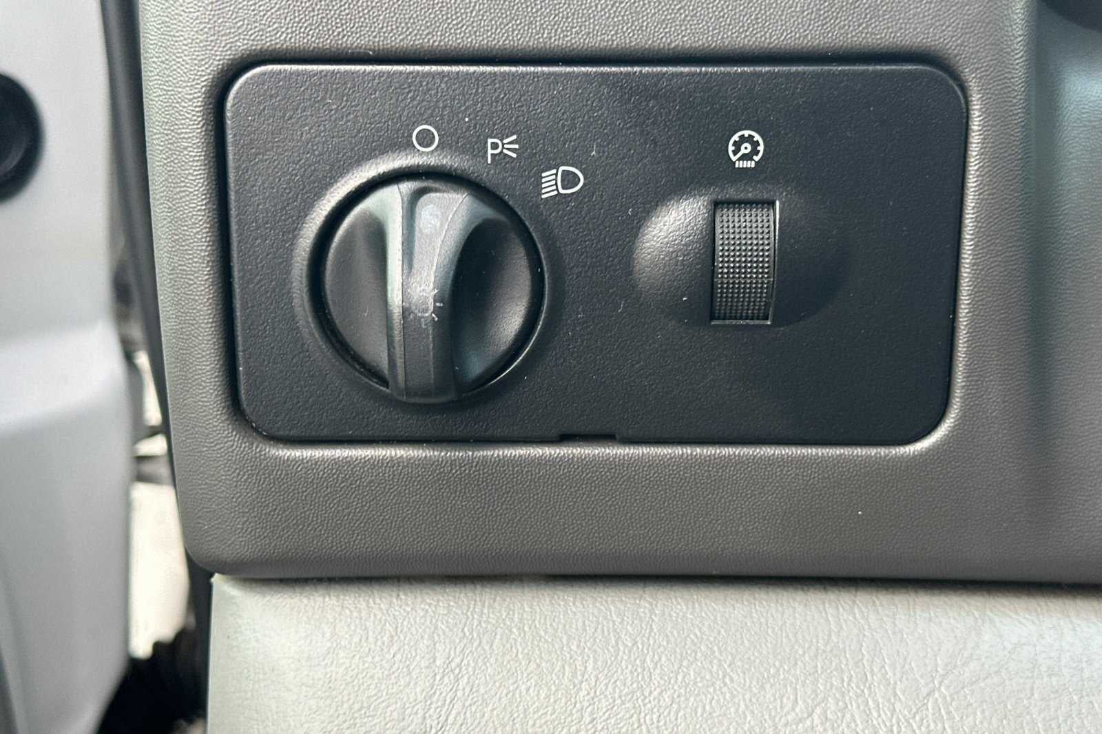 2002 Ford Super Duty F-350 DRW XL