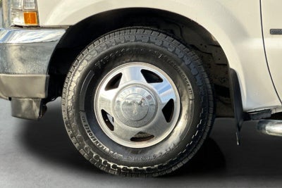 2002 Ford Super Duty F-350 DRW XL