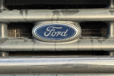 2002 Ford Super Duty F-350 DRW XL