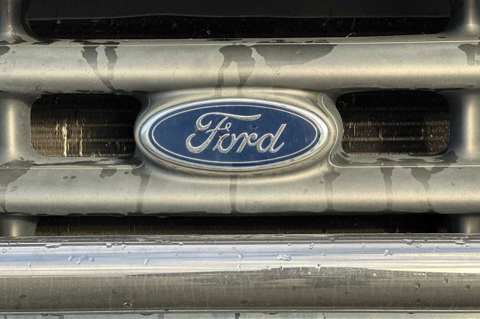 2002 Ford Super Duty F-350 DRW XL