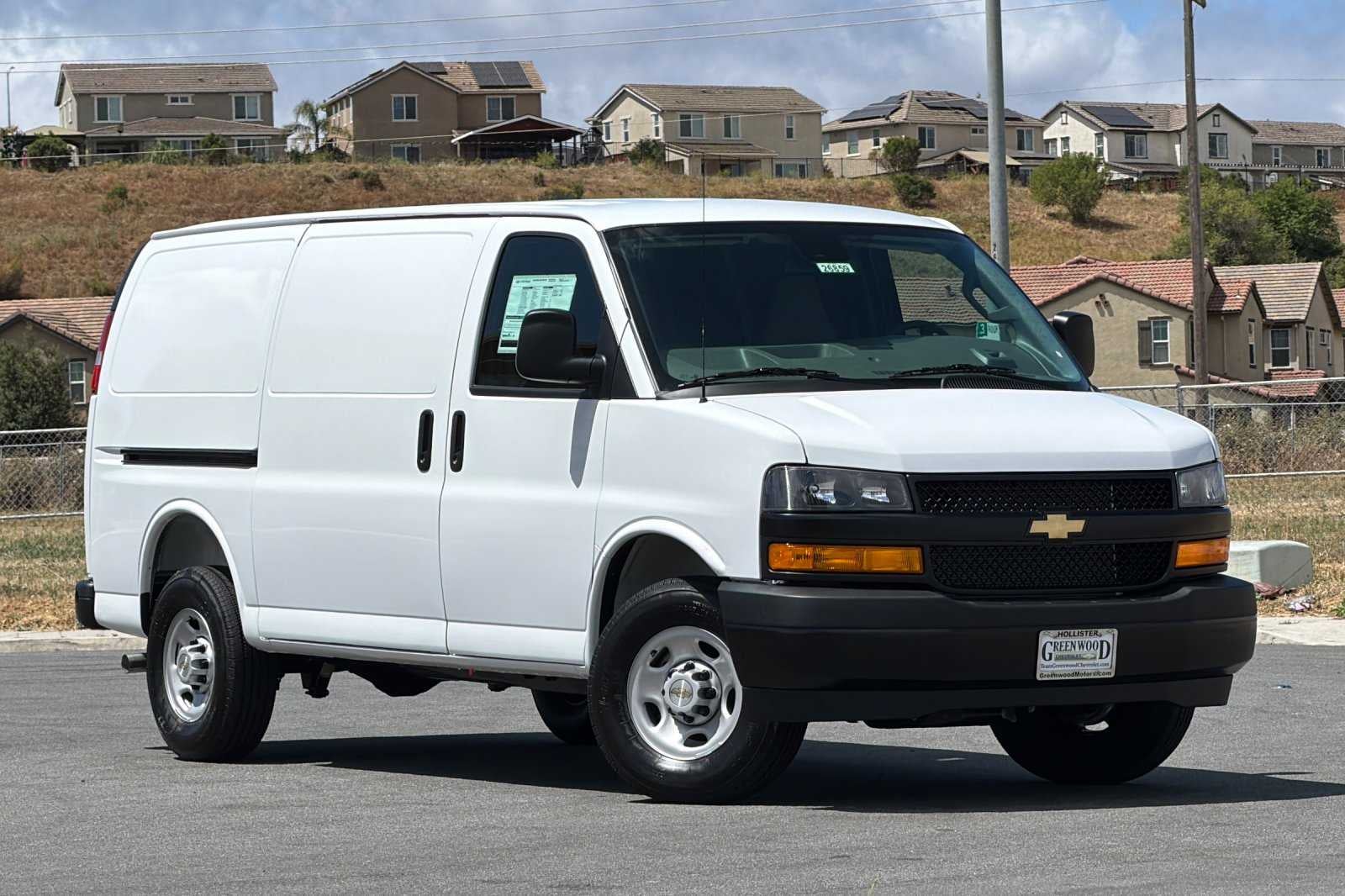 2026 Chevrolet Express 2500 Work Van HD's photo