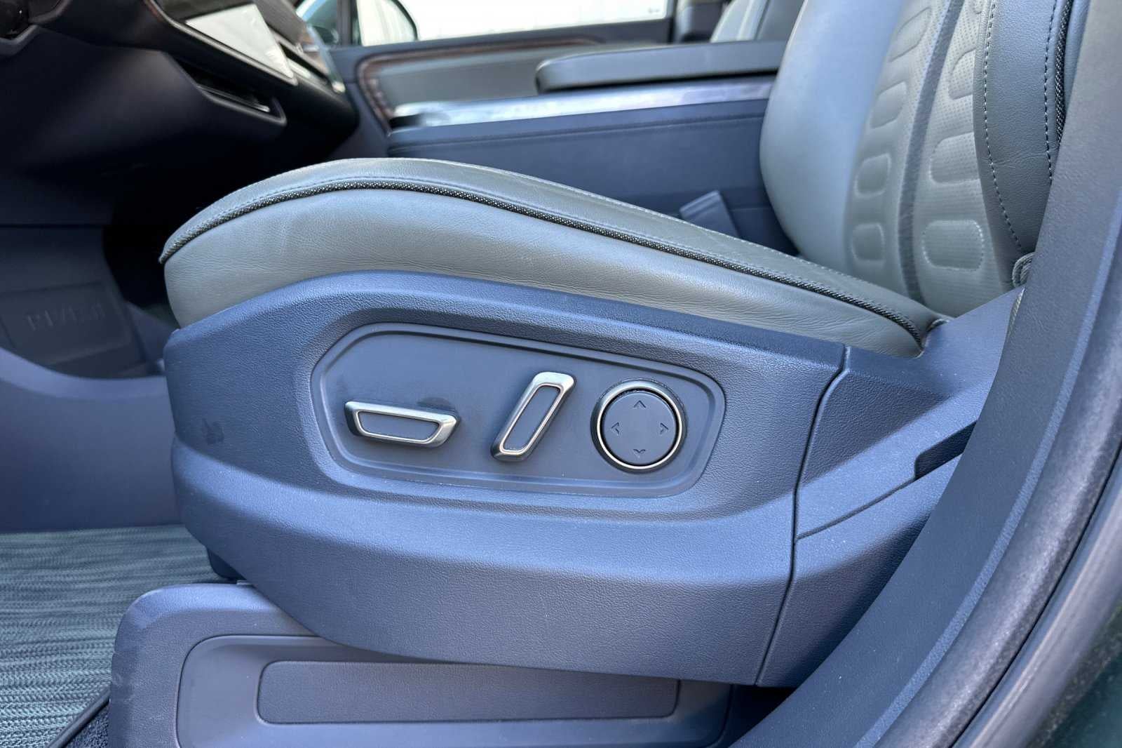 2022 RIVIAN R1T Adventure Package