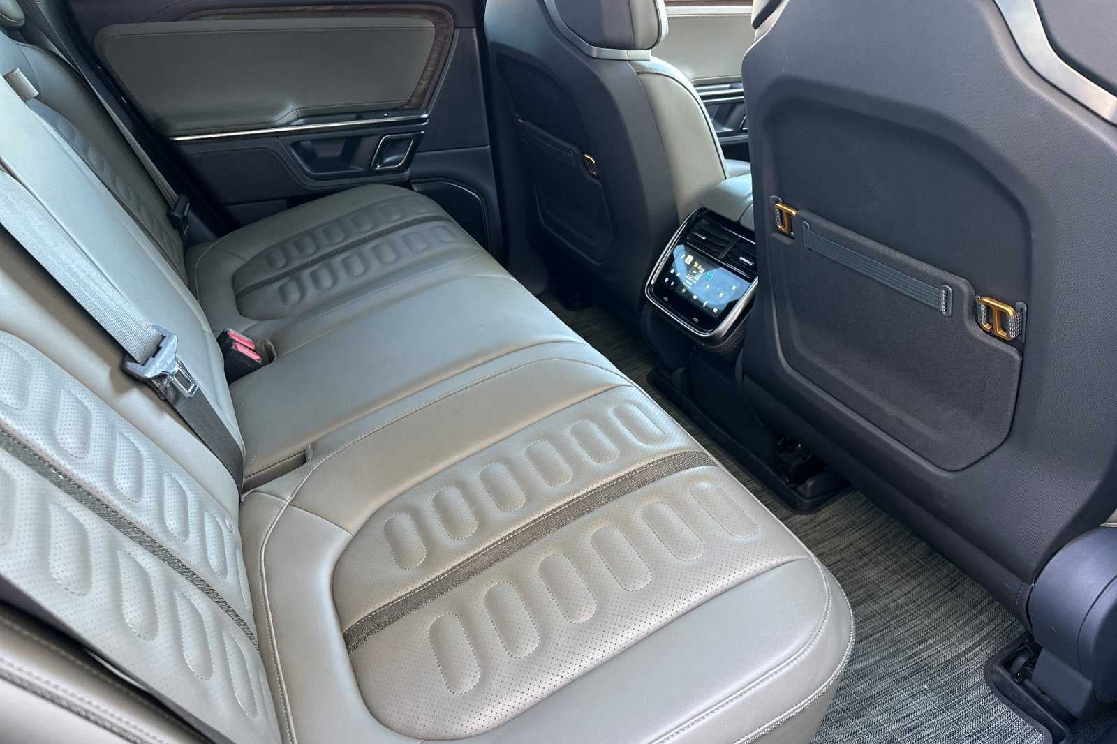 2022 RIVIAN R1T Adventure Package