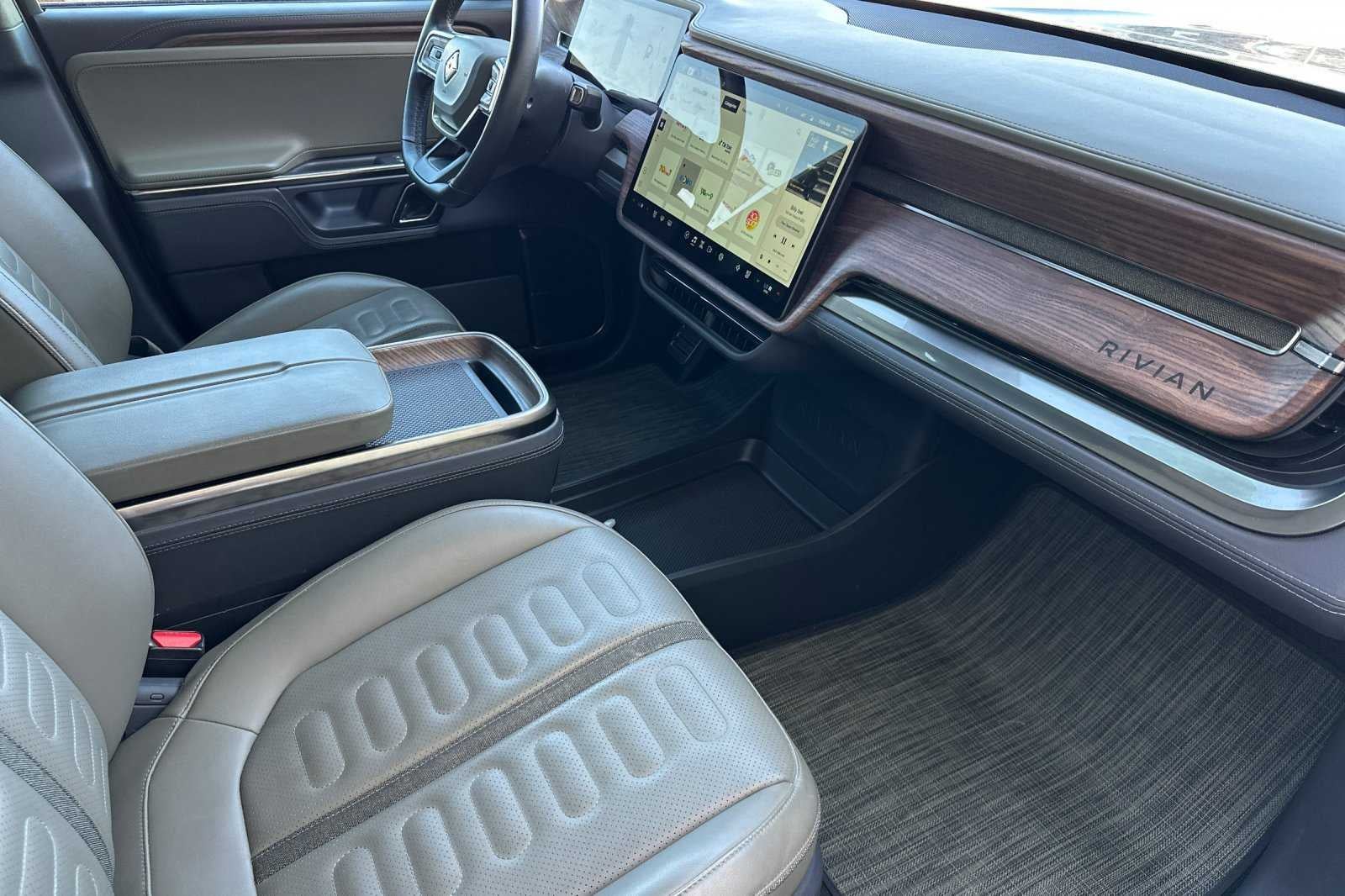 2022 RIVIAN R1T Adventure Package